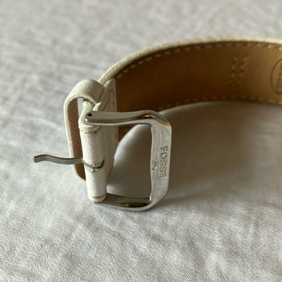 Fossil: White Leather Bracelet- Silver Tone Butterfly Accent - Picture 3 of 16